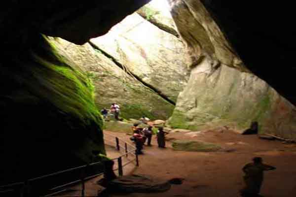 Edakkal_Caves (4)